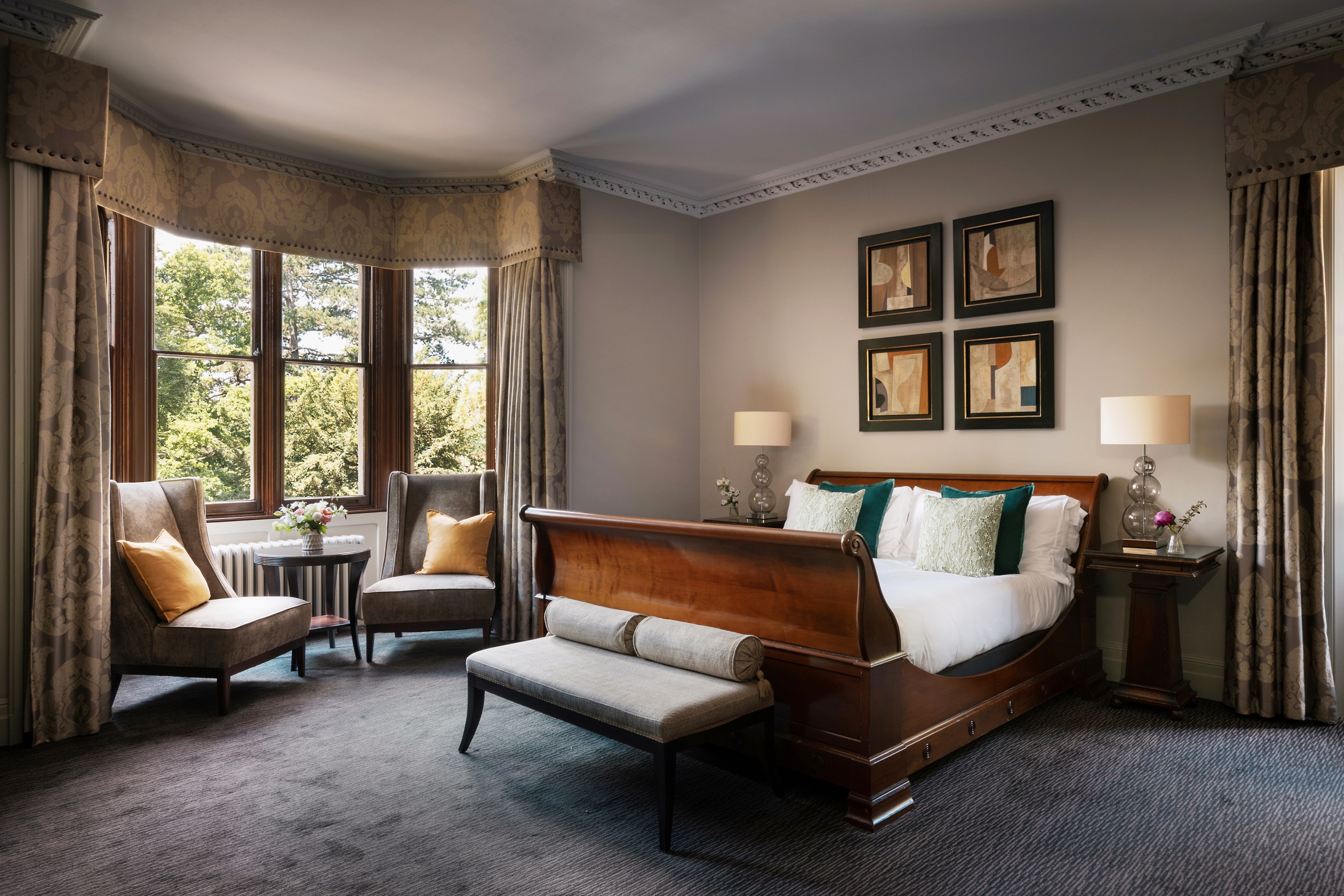 FEATURE ROOMS